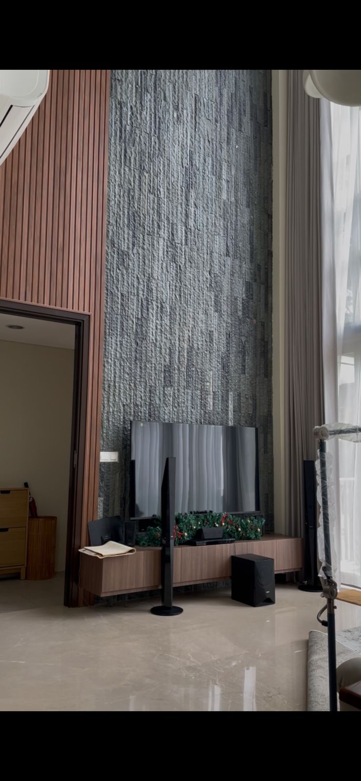Backdrop TV Minimalis - Wall Panel & Backdrop TV di Serpong
